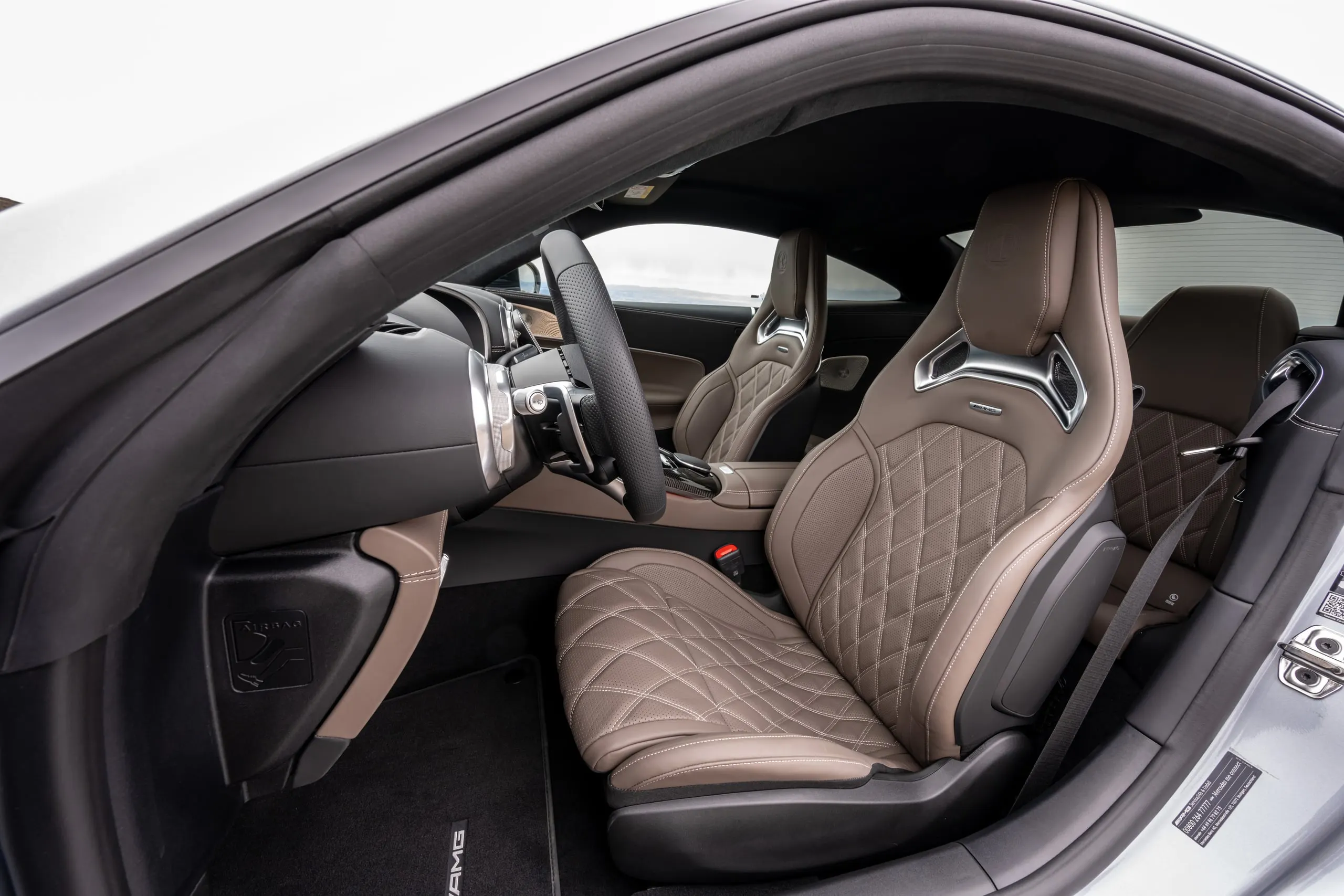 Braune Sportsitze im Innenraum des AMG GT
