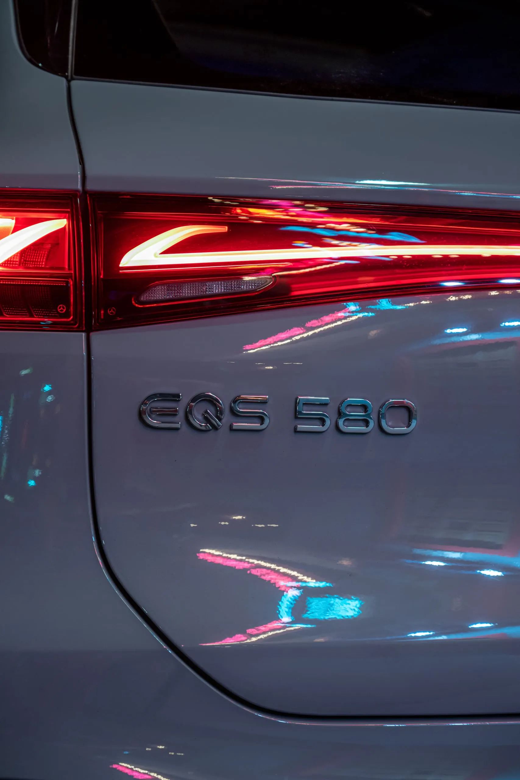 Schriftzug EQS 580 am Heck