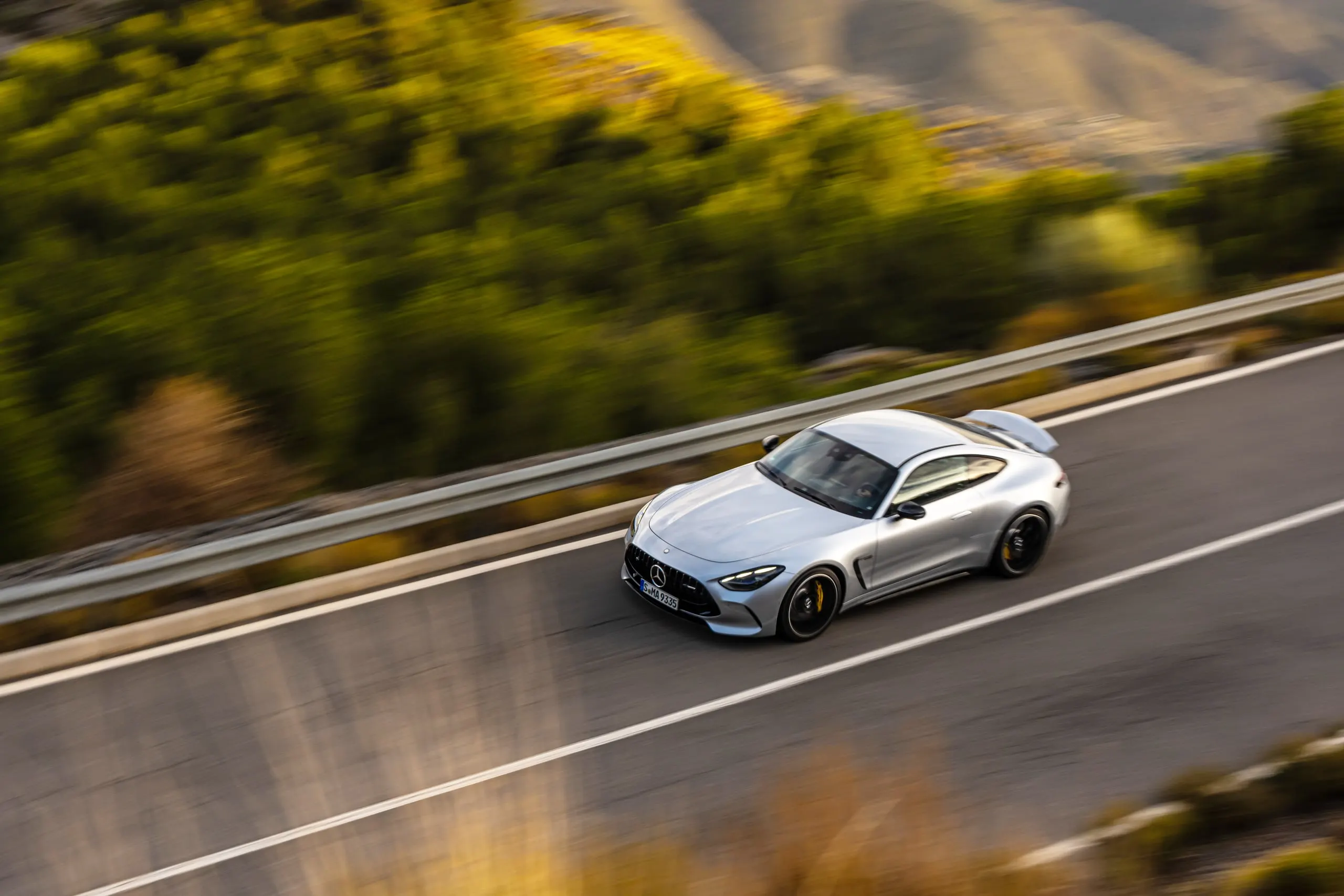 AMG GT als Rolling Shot mit Bewegungsunschärfe