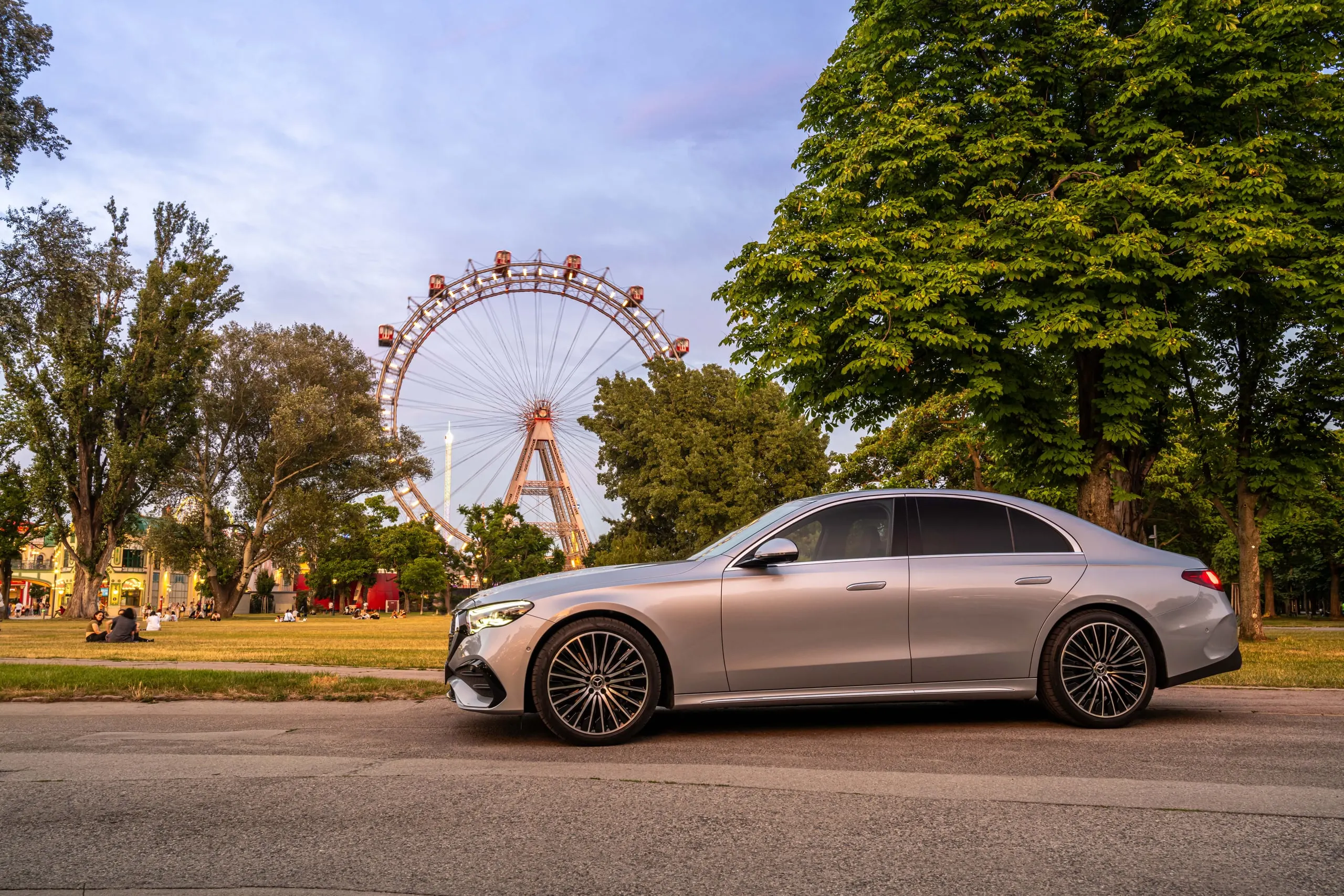 E-Klasse vor dem Riesenrad im Prater