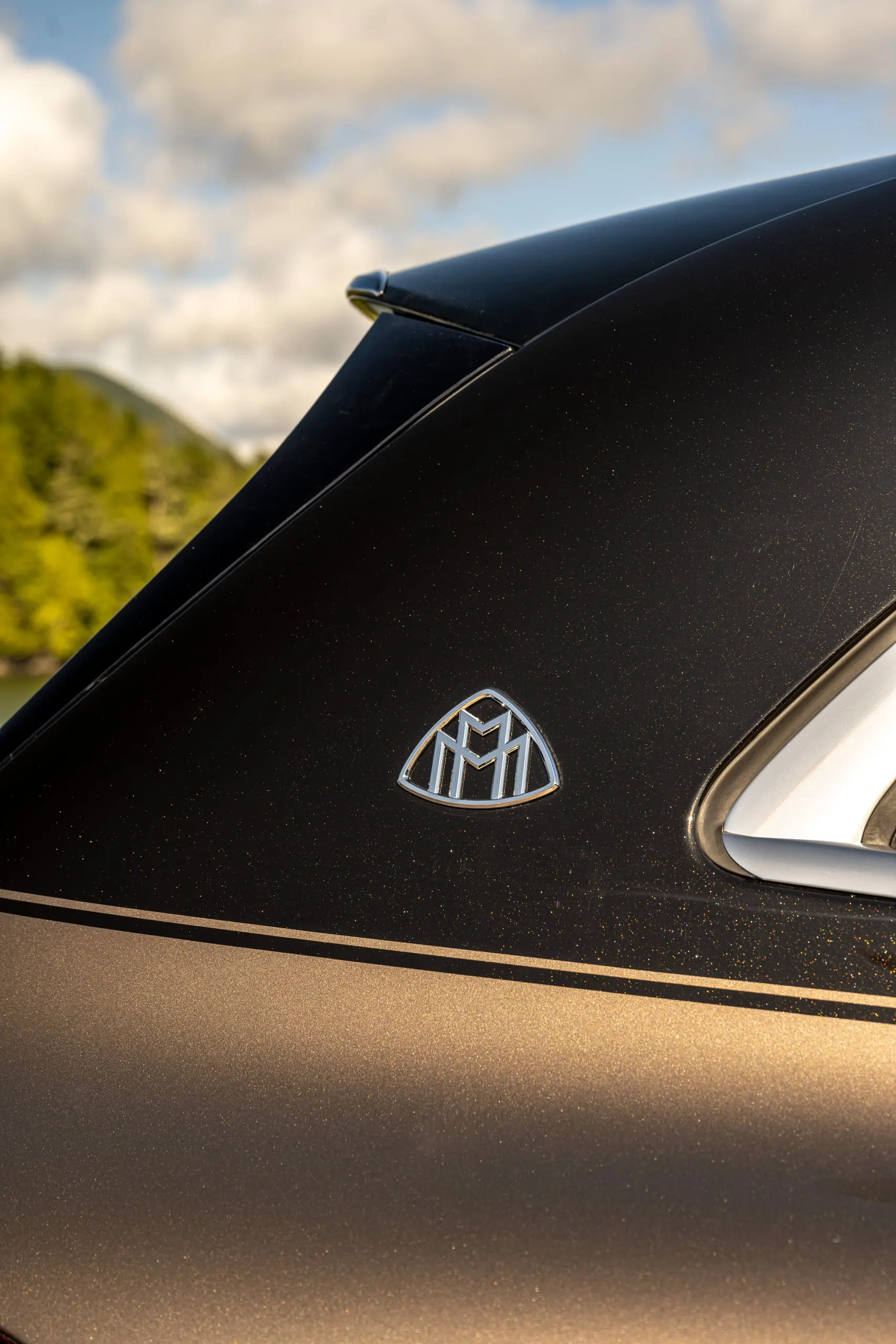 Maybach-Emblem an der C-Säule