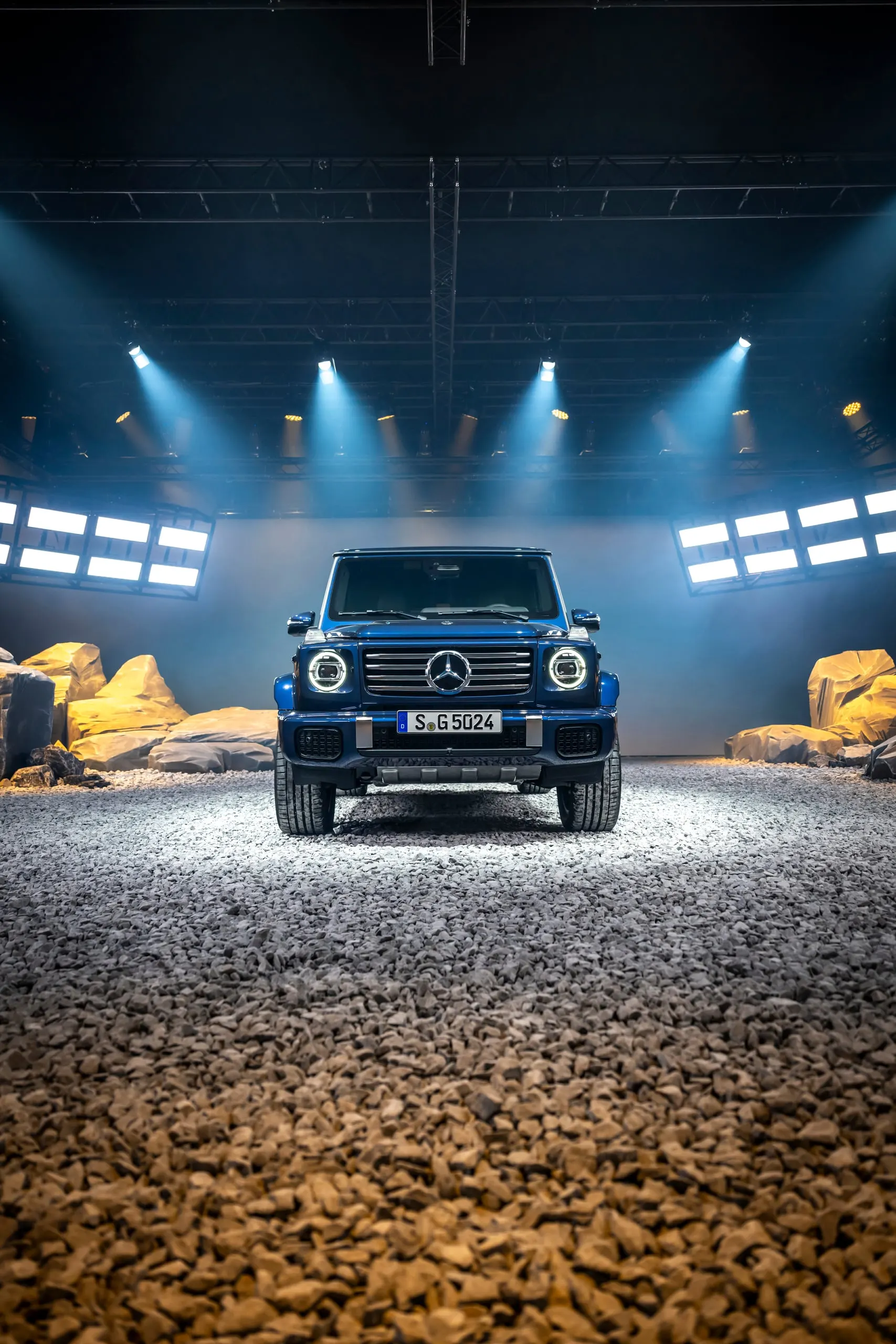 G 500 frontal im Studio, Hochformat