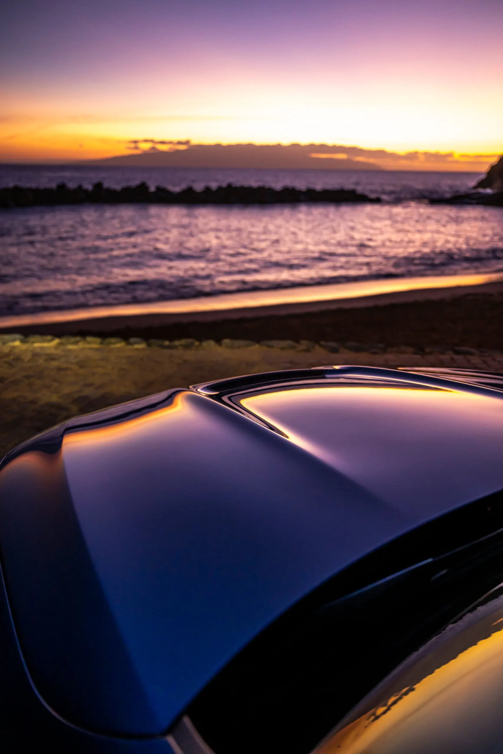 Motorhaube des CLE 53 vor Sonnenuntergang am Meer